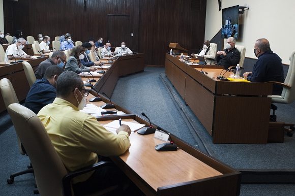 encuentro con autoridades estatales y empresariales y científicos y expertos a fin de evaluar la implementación del Sistema de Gestión de Gobierno basado en Ciencia e Innovación (SGGCI) en la agricultura.