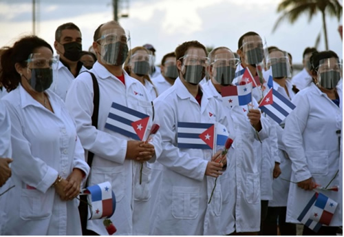 Médicos cubanos