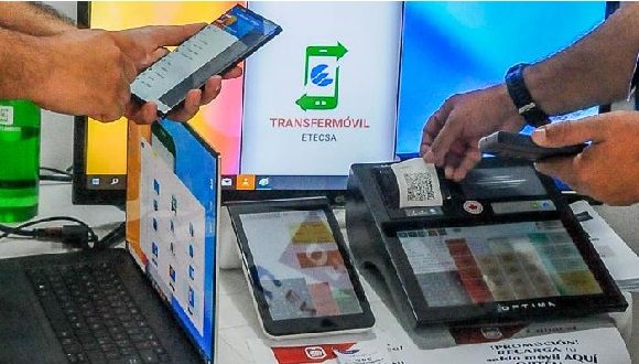 En Transfermóvil, esta nueva opción se visualiza tanto en la pantalla principal como en la parte izquierda donde aparecen los Bancos. Foto: Rafael Correa/Granma