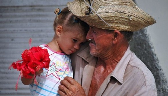 El afecto y la solidaridad como las plataformas y los ejes sobre los que giran las relaciones familiares. Foto: Archivo/Cubadebate.