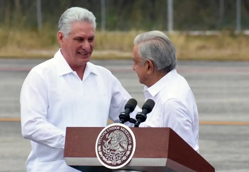 El presidente de México, Andrés Manuel López Obrador, junto a su homólogo de Cuba, Miguel Díaz-Canel Bermúdez