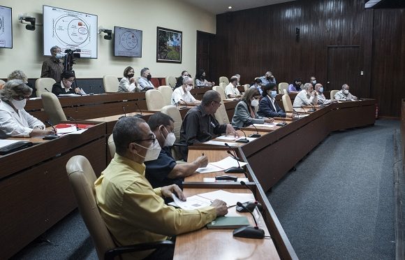 encuentro con autoridades estatales y empresariales y científicos y expertos a fin de evaluar la implementación del Sistema de Gestión de Gobierno basado en Ciencia e Innovación (SGGCI) en la agricultura.