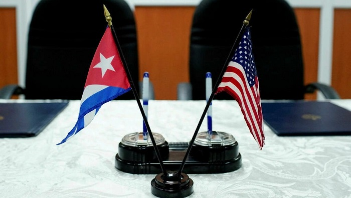 banderas de Cuba y Estados Unidos