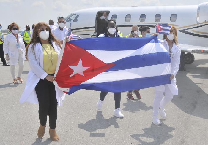 Entre sus objetivos más perversos, la CIA se propone enajenar a las mujeres de la Revolución, y privarlas del alma que las mueve y enaltece. Foto: Ismael Batista Ramírez