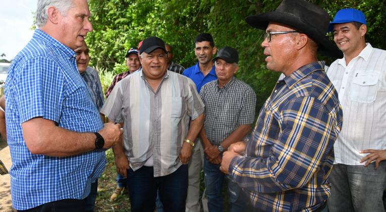 Díaz-Canel visita municipio Chambas, en Ciego de Ávila