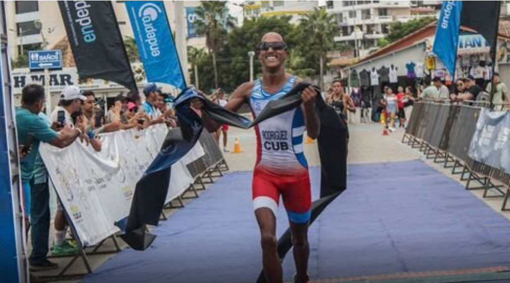 Alejandro Rodríguez ganó la Copa de Triatlón de las Américas en Ecuador, una agradable sorpresa para un joven en pleno desarrollo que va ganando protagonismo en la región