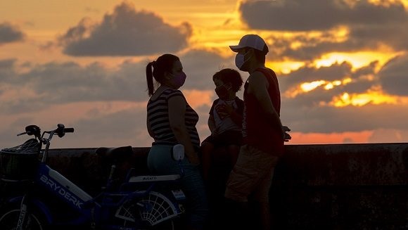 El afecto y la solidaridad como las plataformas y los ejes sobre los que giran las relaciones familiares. Foto: Ismael Francisco/ Cubadebate.