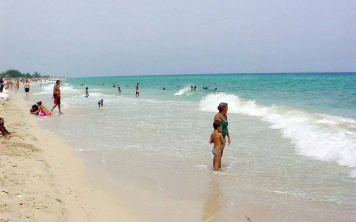 Las corrientes de resaca son muy peligrosas entre las playas de Santa María del Mar y Guanabo, en el este de La Habana. Foto: Juvenal Balán