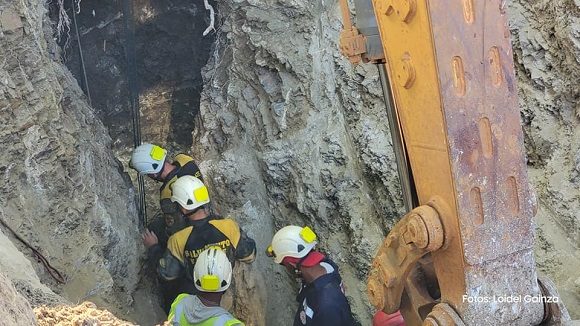Trabajos de rescate en el pozo en la zona de Mícara, municipio holguinero de Frank País