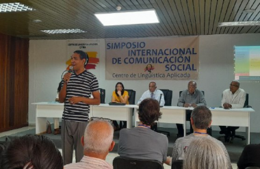 Simposio de Comunicación Social reúne a expertos en Santiago