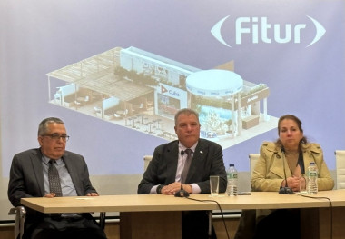 Turoperadores intercambian con ministro cubano de turismo